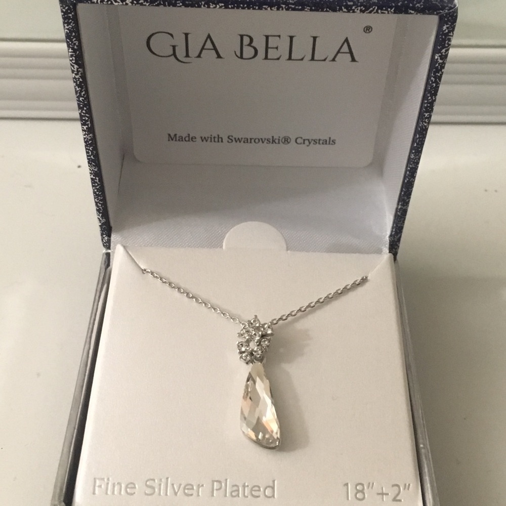 Made w/ Swarovski Crystal: Gia Bella Necklace